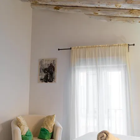 아파트 Gav Cerrillo *