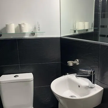 아파트 Gav Cerrillo *